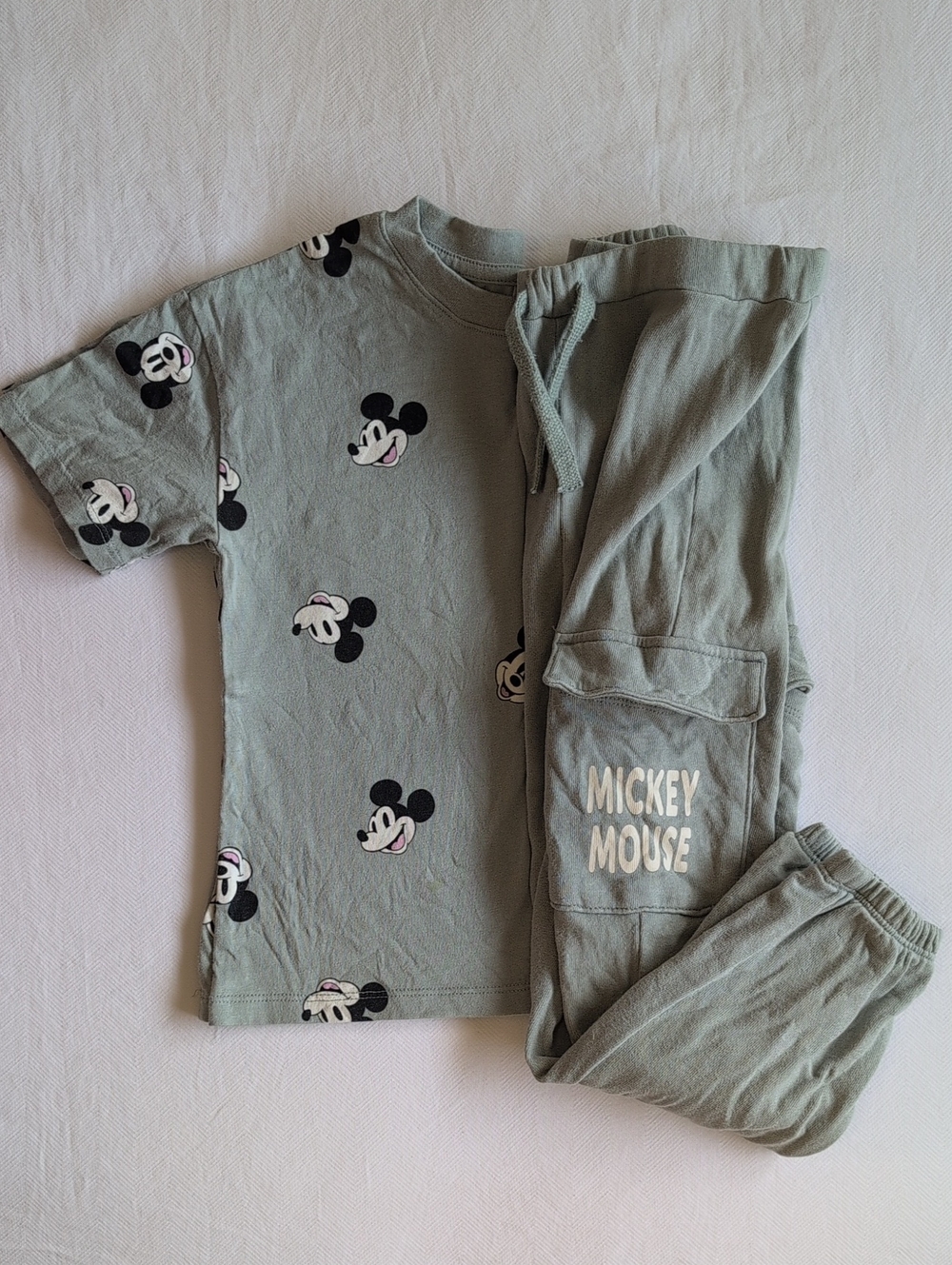 H&M Disney Toddler Boy Mickey Mouse Matching Set Sage Green Tee Cargo Joggers 4T